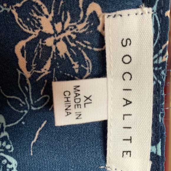 Socialite woman’s blouse, size XL - Picture 3 of 4